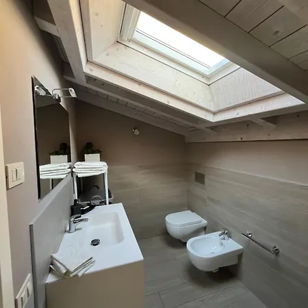 Comolakesuitewithterrace * Erba