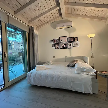 Comolakesuitewithterrace * Erba